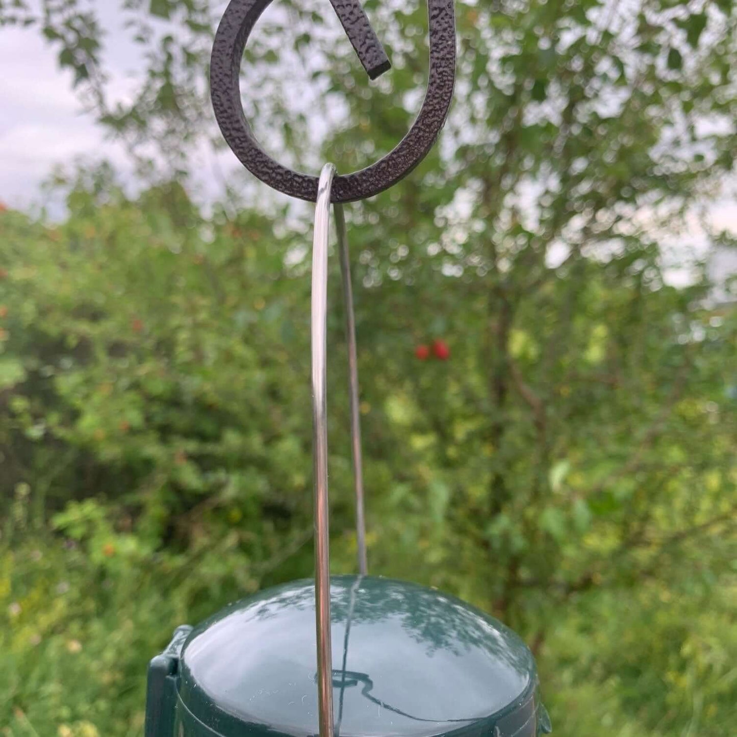 Flick top is hinged to open easily for quick filling also has metal hanging loop